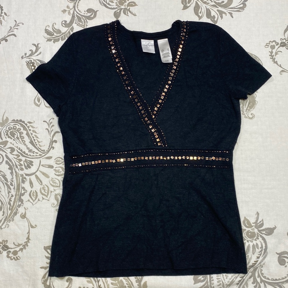 Emma James Sweater short sleeve
Embellished Cross V Neck Beads